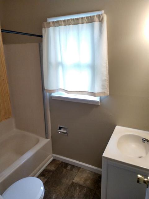 357 W Walnut St, Nappanee, IN 46550 photo 9