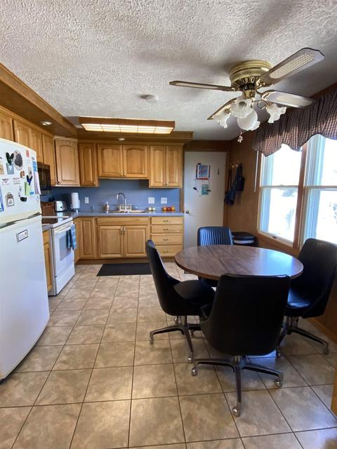 641 E Franklin St, Berne, IN 46711 photo 10