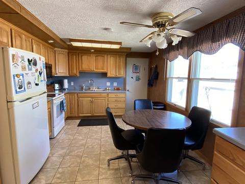 641 E Franklin St, Berne, IN 46711 photo 11