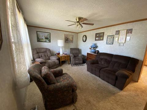 641 E Franklin St, Berne, IN 46711 photo 7