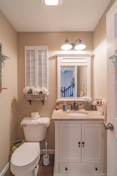 804 Maple Ct, Sweetser, IN 46987 photo 4