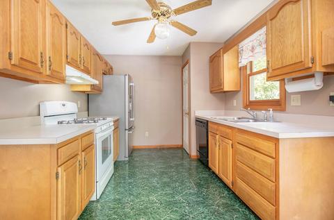 30855 Oakbrook Dr, Granger, IN 46530 photo 7