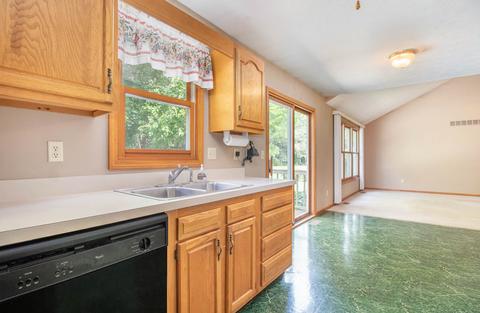30855 Oakbrook Dr, Granger, IN 46530 photo 8
