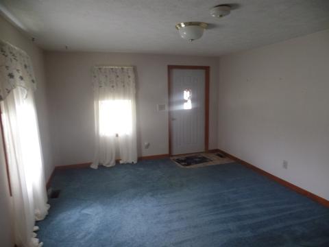 511 E Spring St, Bloomfield, IN 47424 photo 2