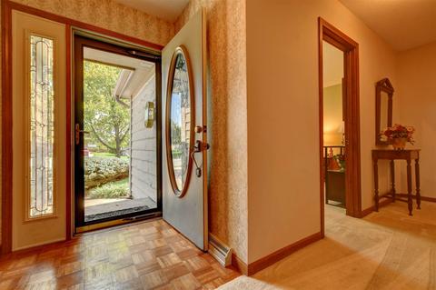 813 Duesenberg Dr, Auburn, IN 46706 photo 5