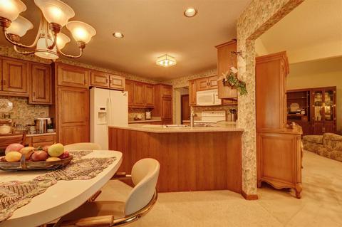 813 Duesenberg Dr, Auburn, IN 46706 photo 15
