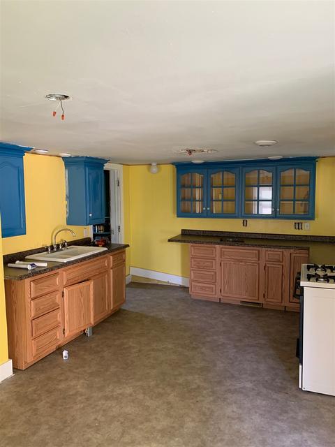 404 N Sycamore St, Lagrange, IN 46761 photo 2