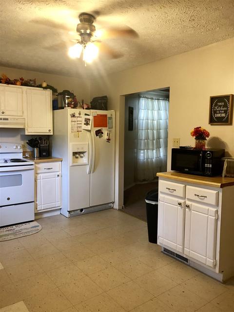 324 W Oak St, Mitchell, IN 47446 photo 7
