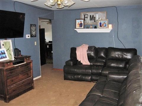 22 E Judson St, Bloomfield, IN 47424 photo 2