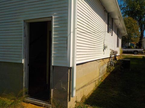 611 U St, Bedford, IN 47421 photo 4