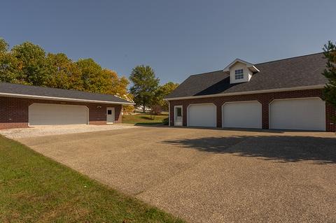 1610 Gregory Ln, Jasper, IN 47546 photo 2