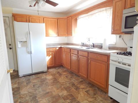 1414 Hillcrest Rd, Bedford, IN 47421 photo 3