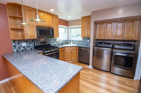 302 Earl St, Chalmers, IN 47929 photo 5