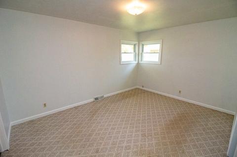 302 Earl St, Chalmers, IN 47929 photo 14