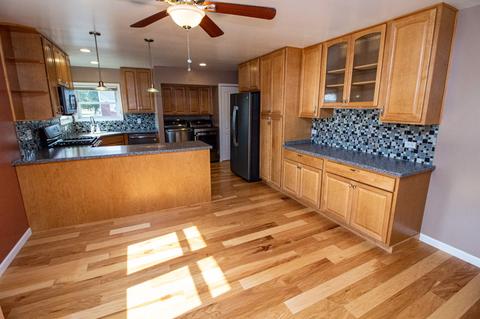 302 Earl St, Chalmers, IN 47929 photo 4