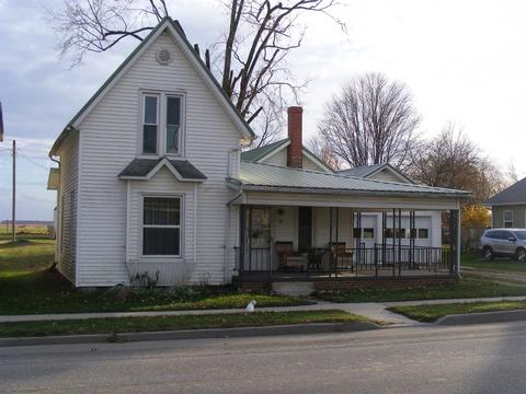 318 E Lake St, Topeka, IN 46571 photo 2