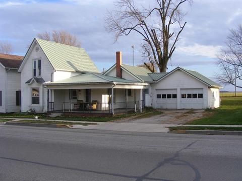 318 E Lake St, Topeka, IN 46571 photo 1