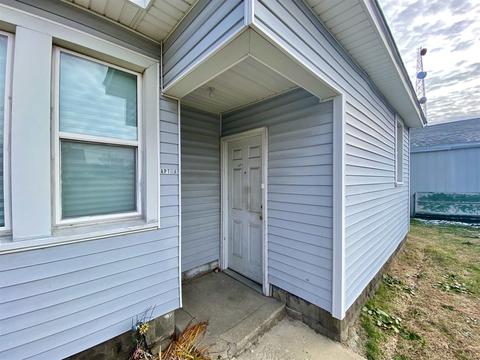 216 E Spring St, Winamac, IN 46996 photo 3