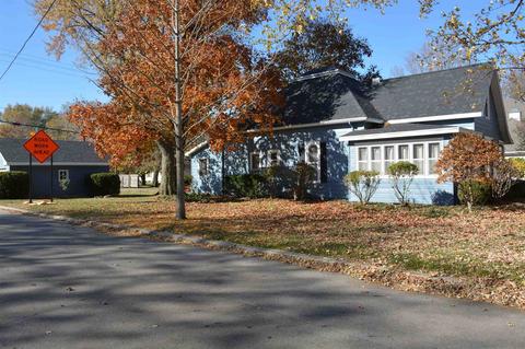 520 S Riverside Dr, Winamac, IN 46996 photo 3