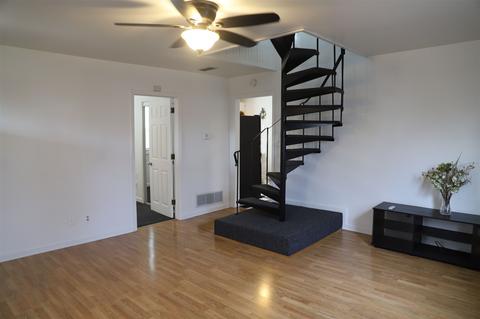 113 E Vine St, Mitchell, IN 47446 photo 2