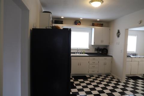 113 E Vine St, Mitchell, IN 47446 photo 6