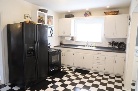 113 E Vine St, Mitchell, IN 47446 photo 7