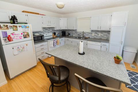 2724 S Pinehurst Dr, Bloomington, IN 47403 photo 4