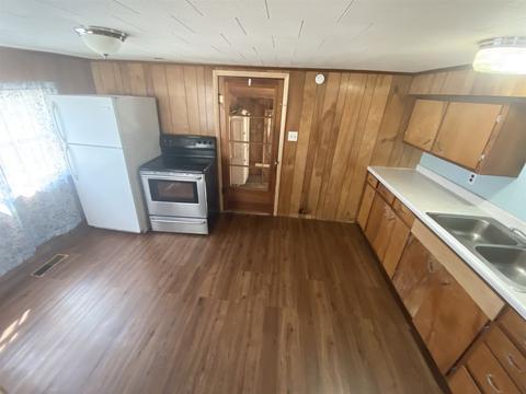 533 E Walnut St, Greentown, IN 46936 photo 7