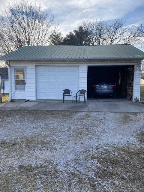 312 Elnora St, Odon, IN 47562 photo 4