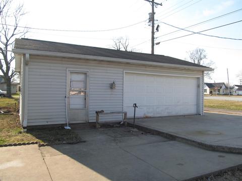 805 Grissom Ave, Mitchell, IN 47446 photo 3
