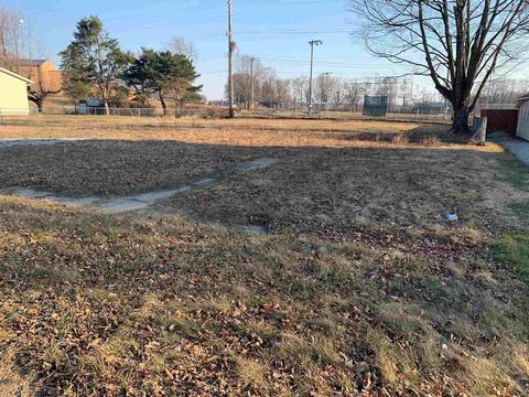 512 E Spring St, Lagrange, IN 46761 photo 2