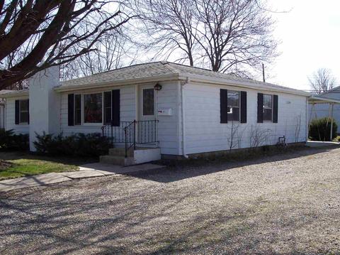 201 E Maple Grove St, Syracuse, IN 46567 photo 1