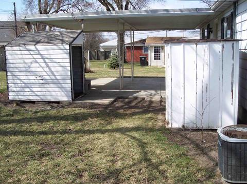 201 E Maple Grove St, Syracuse, IN 46567 photo 11