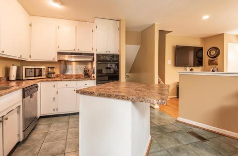2109 E Wimbleton Ln, Bloomington, IN 47401 photo 8