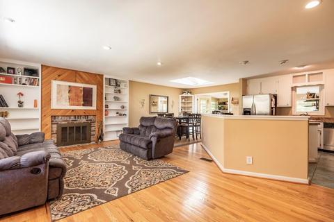 2109 E Wimbleton Ln, Bloomington, IN 47401 photo 4