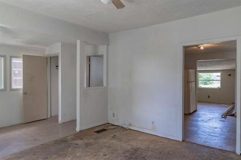 260 E Maple St, Wabash, IN 46992 photo 3