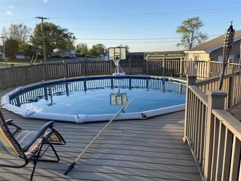 304 E Walnut St, Chalmers, IN 47929 photo 2