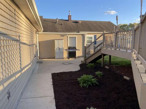 304 E Walnut St, Chalmers, IN 47929 photo 17