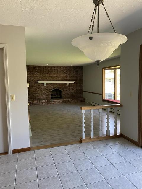 400 Eugene Dr, Middlebury, IN 46540 photo 3
