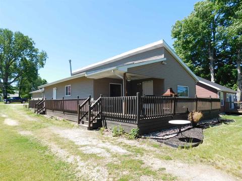 8967 E Hatchery Rd, Syracuse, IN 46567 photo 2