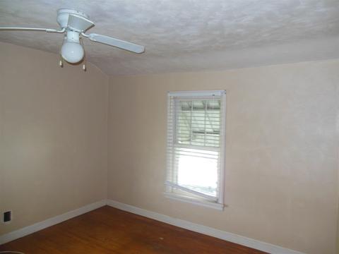 209 E Green St, Butler, IN 46721 photo 9