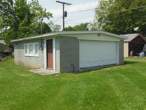 209 E Green St, Butler, IN 46721 photo 16
