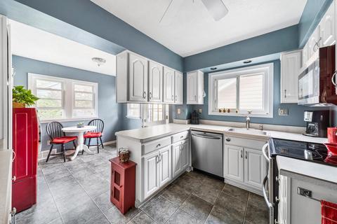 621 Eckman St, South Bend, IN 46614 photo 5