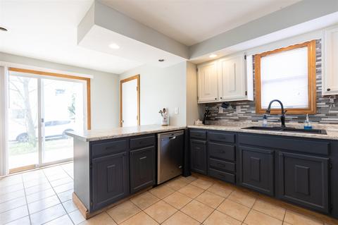 208 E North St, Bourbon, IN 46504 photo 5
