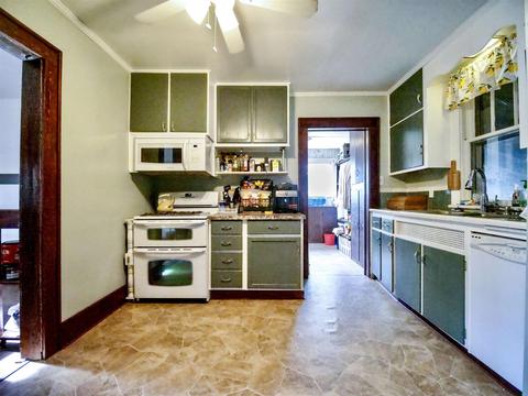 214 E 18th St, Auburn, IN 46706 photo 9