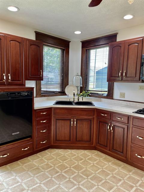 910 J St, Bedford, IN 47421 photo 17
