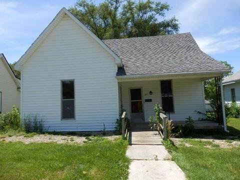 605 S 8th St, Mitchell, IN 47446 photo 1