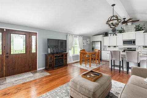 8004 E Devonshire Rd, Muncie, IN 47302 photo 2