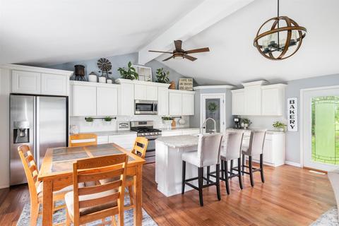 8004 E Devonshire Rd, Muncie, IN 47302 photo 6
