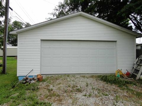 908 Lawrence St, Mitchell, IN 47446 photo 2